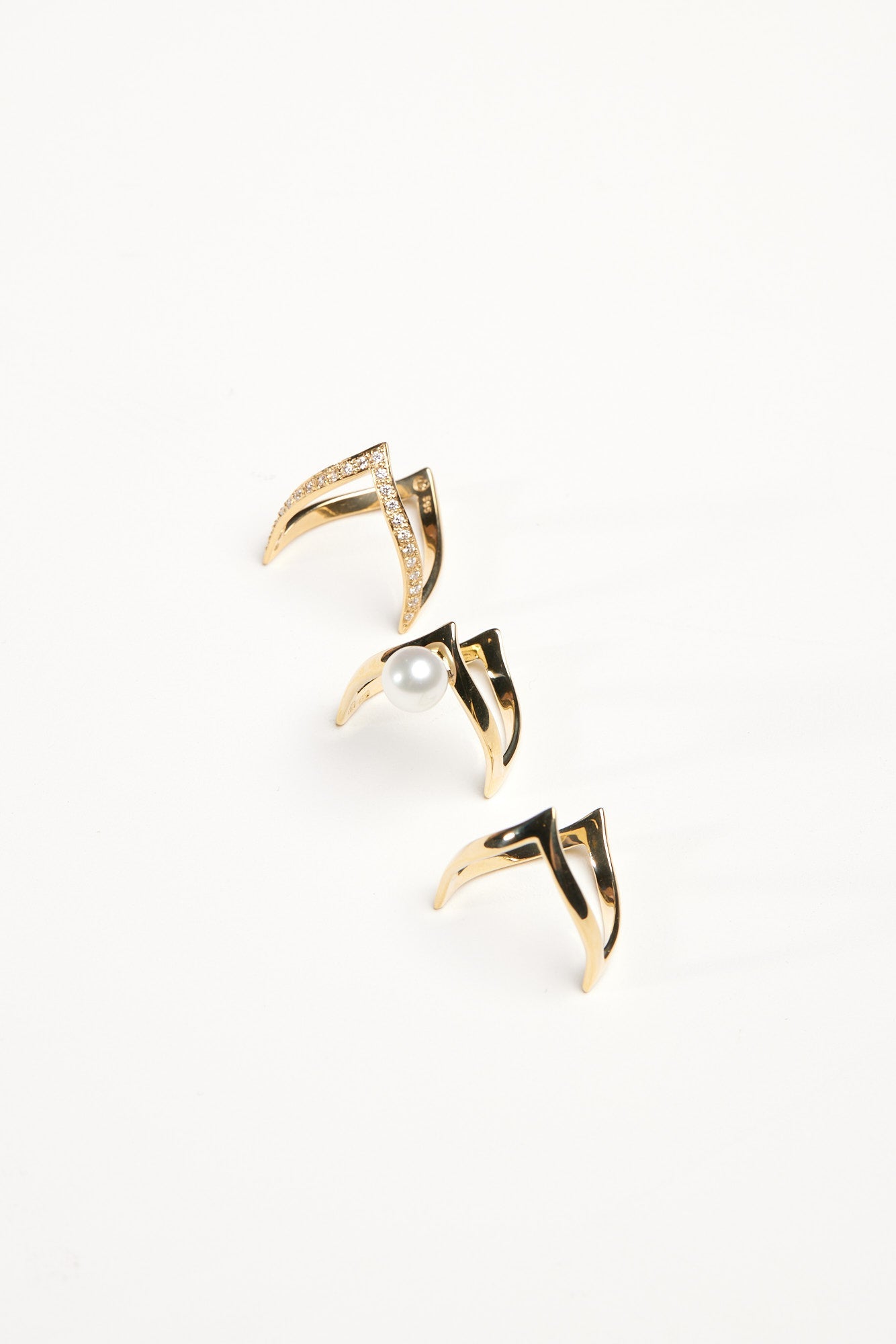 En Pointe Pearl Ring | 9K Yellow Gold