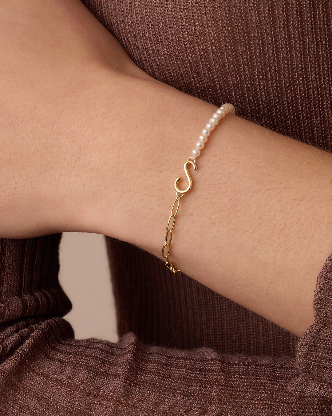 Lou Pearl Alphabet Bracelet
