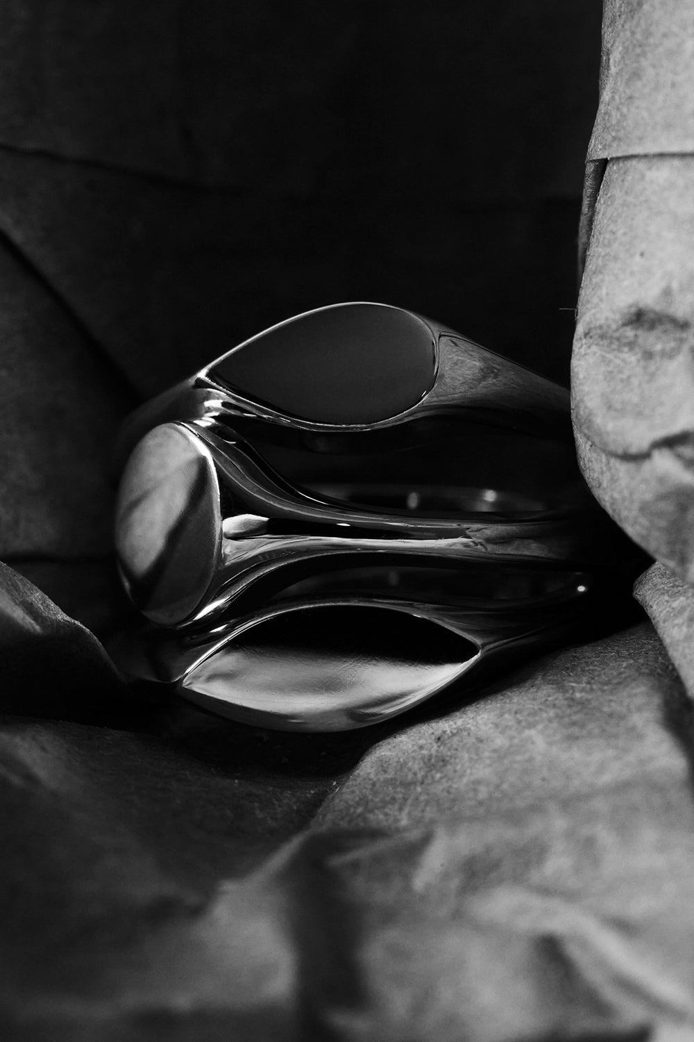 Mini Marquise Signet Ring | White Gold