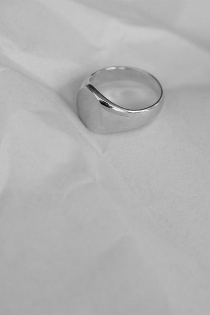 Oval Signet Ring | White Gold